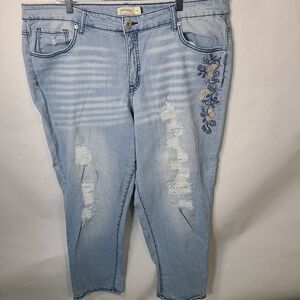 Faded Glory Light Wash Size 22W Blue Jeans Flower‎ Embroidery Distressed Denim